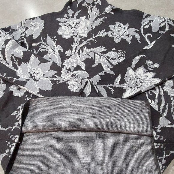 CYNTHIA ROWLEY Funnel Neck Long Sleeves Floral Sweater - Black/Grey/White - Med - Picture 3 of 6